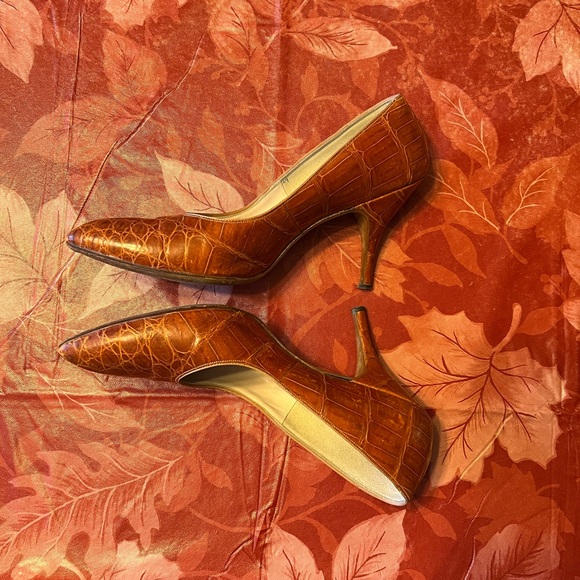 Genuine Alligator Leather Heels - Picture 2 of 8